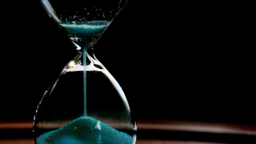image of an hourglass